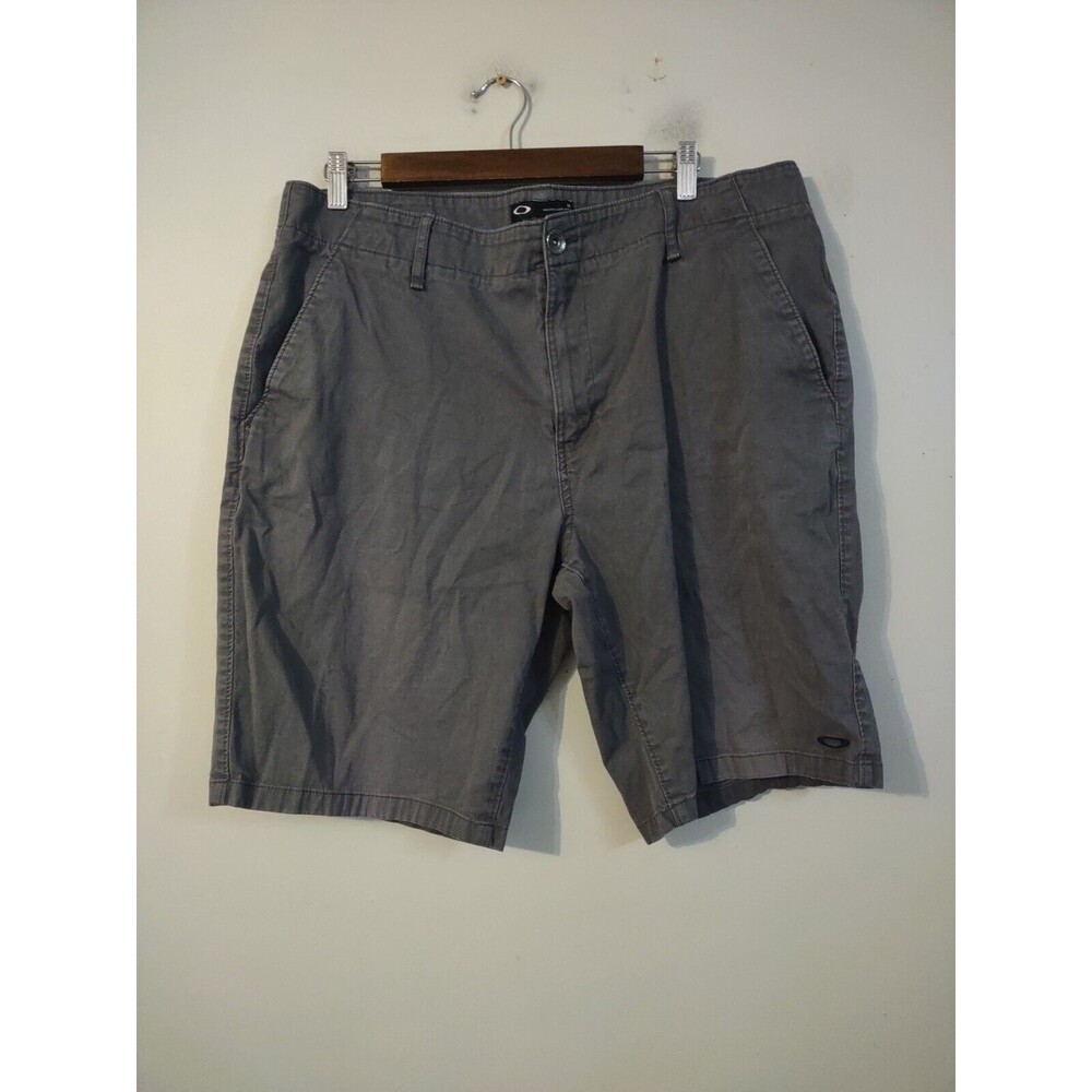 Oakley Golf Chino Shorts Gray Mens Size 38x9 Flat Front